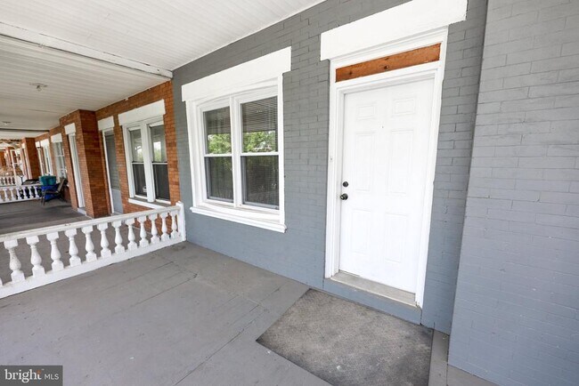 Building Photo - 6044 Catharine St