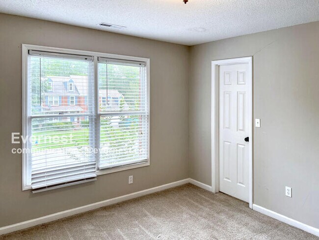 Building Photo - 128 Pebblebrook Cir