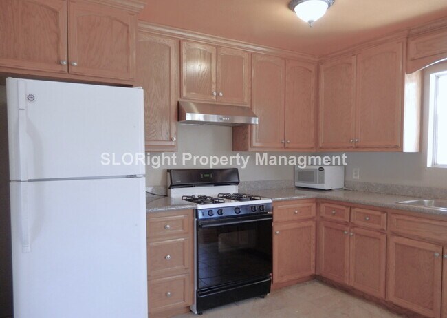 Building Photo - AVAILABLE OCTOBER - San Luis Obispo 3 Bedroom 1.5 Bathroom Home