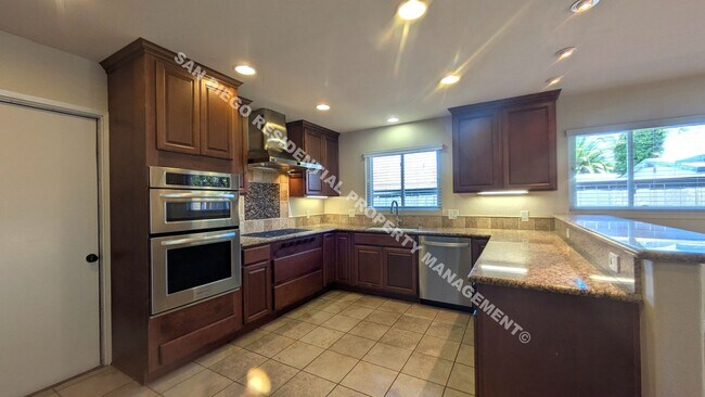 Building Photo - Beautiful Single Story in the heart of Cla...