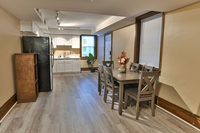 Building Photo - 119 Locust St