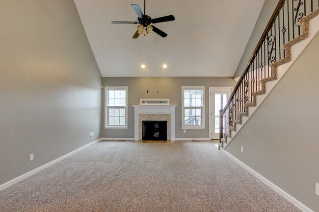 Building Photo - Executive Home on Cul de sac off exit 8.  Hurry.