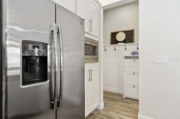 Building Photo - 9073 Laureate Blvd