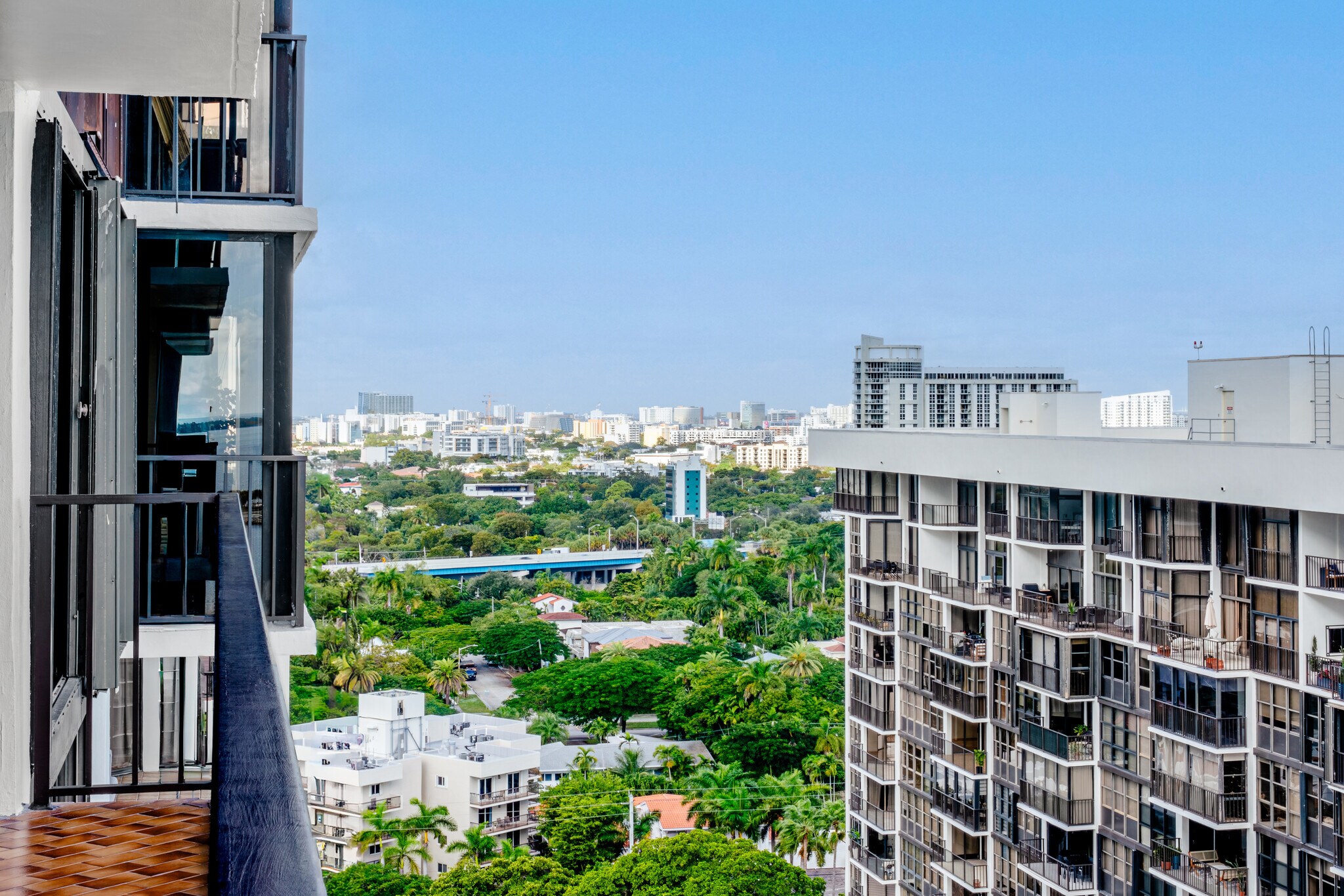Building Photo - 1925 Brickell Ave