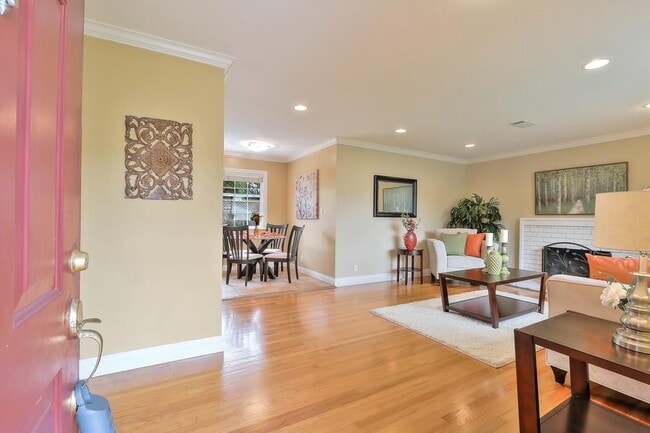 Building Photo - 467 Chestnut Ave