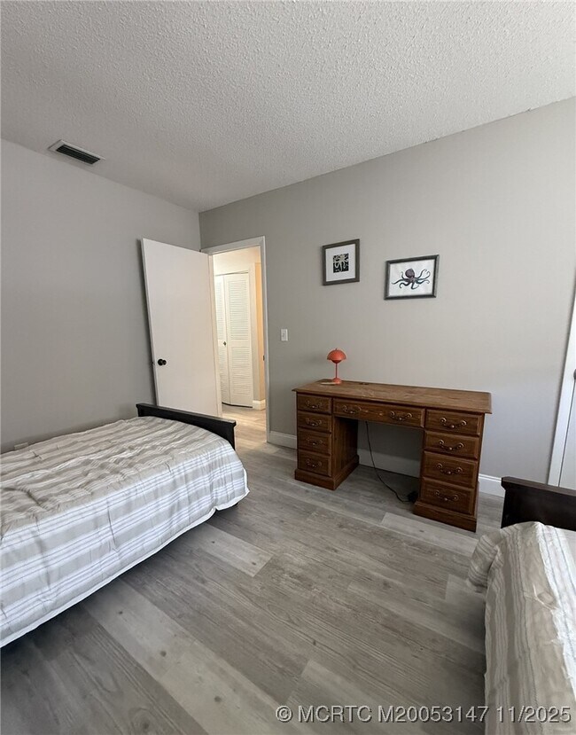 Building Photo - 154 SE Selva Ct