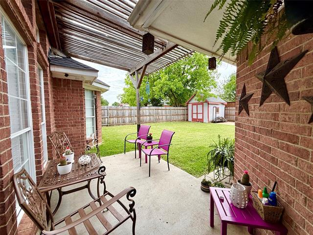 Building Photo - 1658 Glenmore Dr
