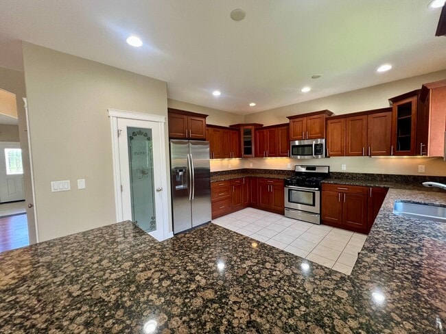 Building Photo - Beautiful 3 Bedroom in Private Community! HALF OFF FIRST MONTHS RENT!