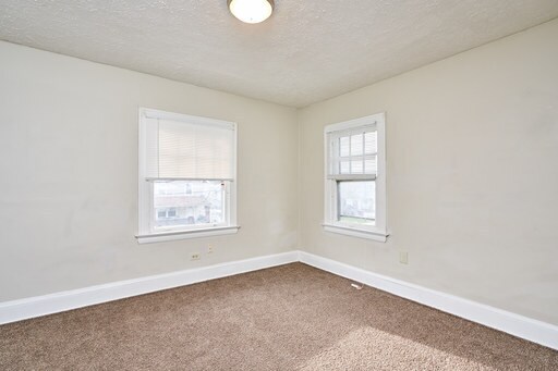 Building Photo - 5 Bedroom home available