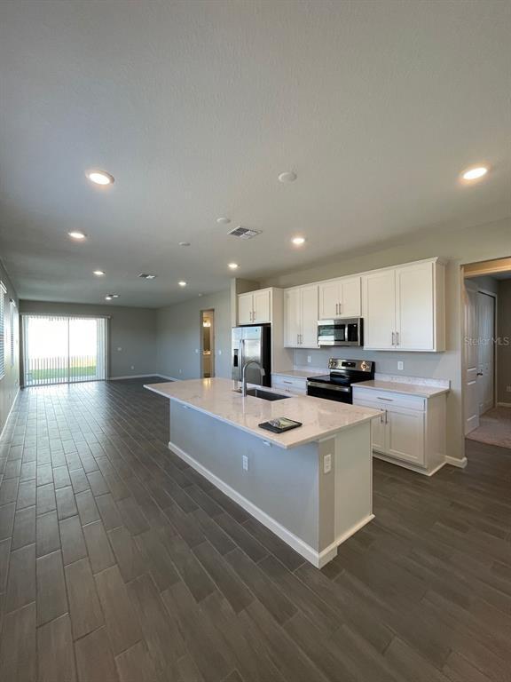 Building Photo - 824 Blue Creek Dr