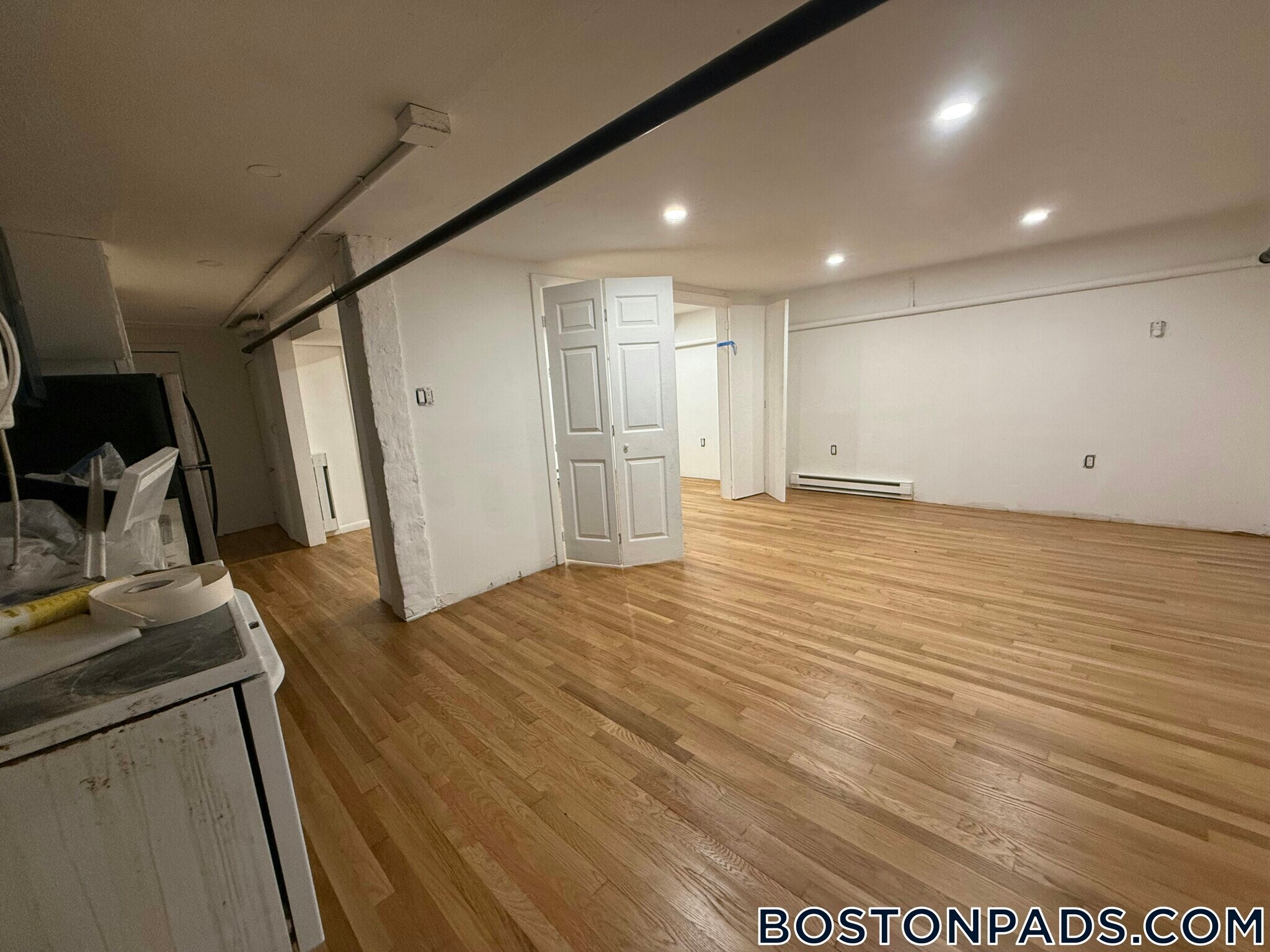 Building Photo - 686 Parker St