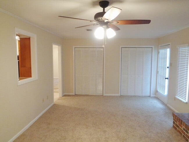 Building Photo - **Available February** Spacious 3 Bedroom 2 Bath in Savannah!