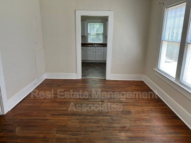 Building Photo - 522 N 8th St