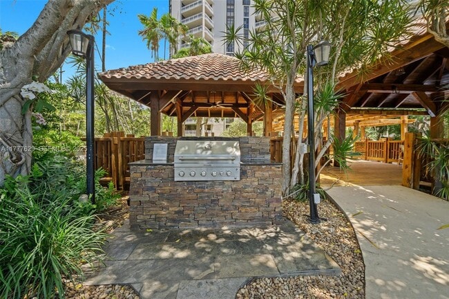 Building Photo - 2000 Towerside Terrace