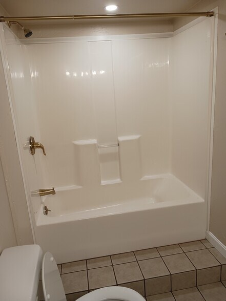 Building Photo - 150 Estelle Dr