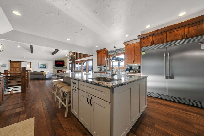 Building Photo - 201 Shady Ozark Ln