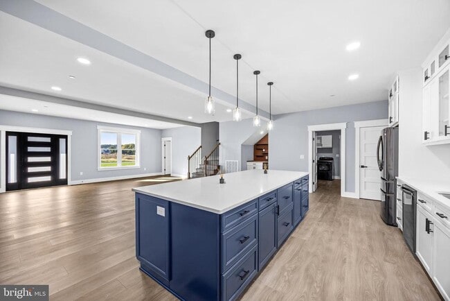 Building Photo - 5692 King Stuart Dr