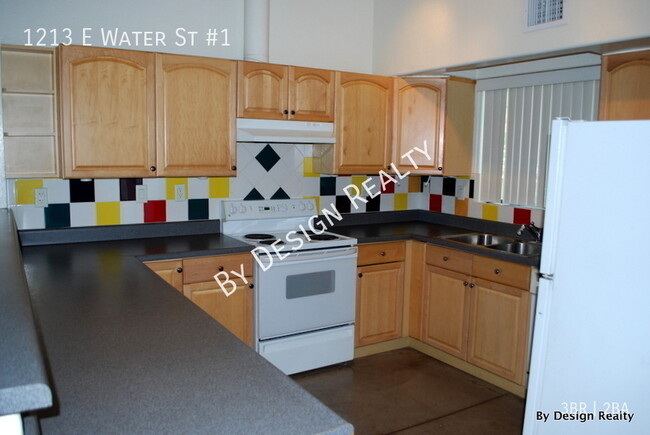 Building Photo - 1213 E Water St