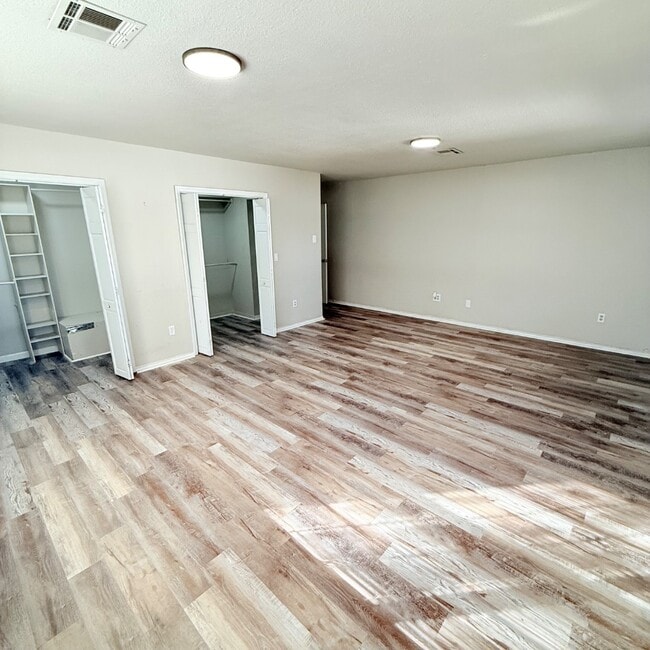 Building Photo - 4004 SE 25th St