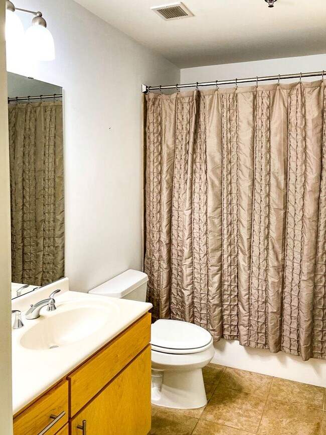 Building Photo - 21st Floor Corner Unit | Downtown Luxury L...