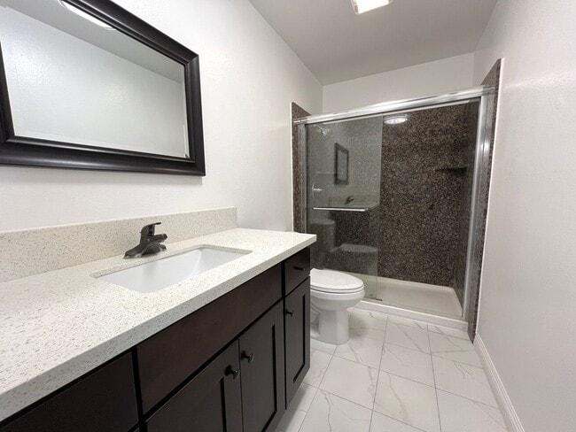 Building Photo - Large 3 bedroom townhome available in Buena Park