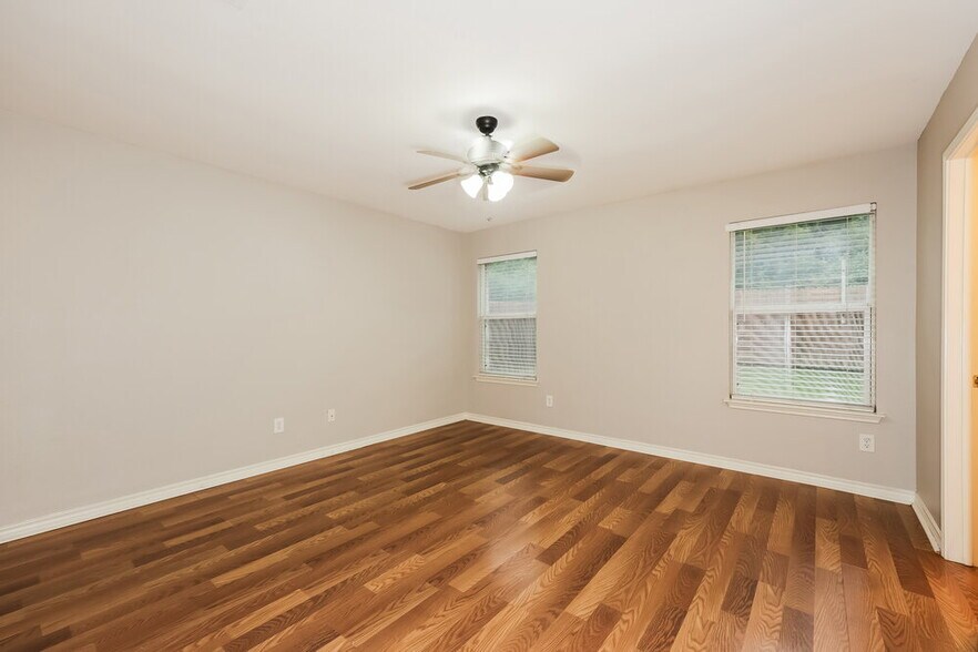 Building Photo - 1172 Tomahawk Dr