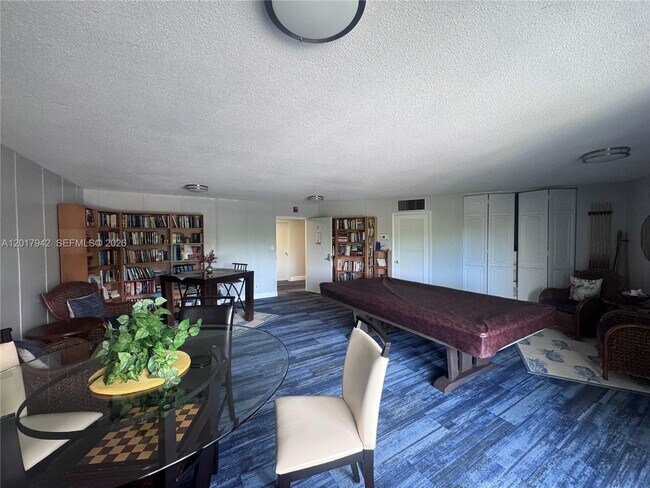 Building Photo - 1000 River Reach Dr