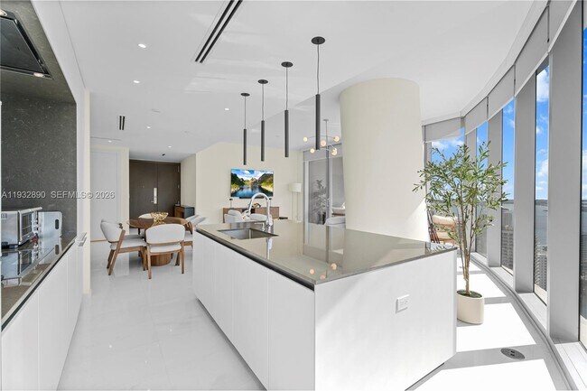 Building Photo - 300 Biscayne Blvd Way