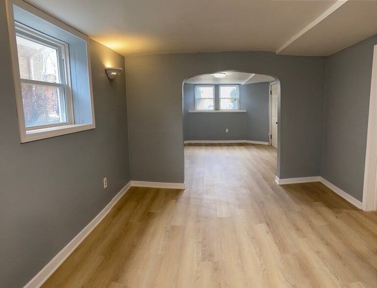 Building Photo - 3755 S Winchester Ave