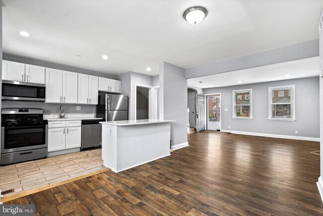 Building Photo - 1015 Lyndhurst St