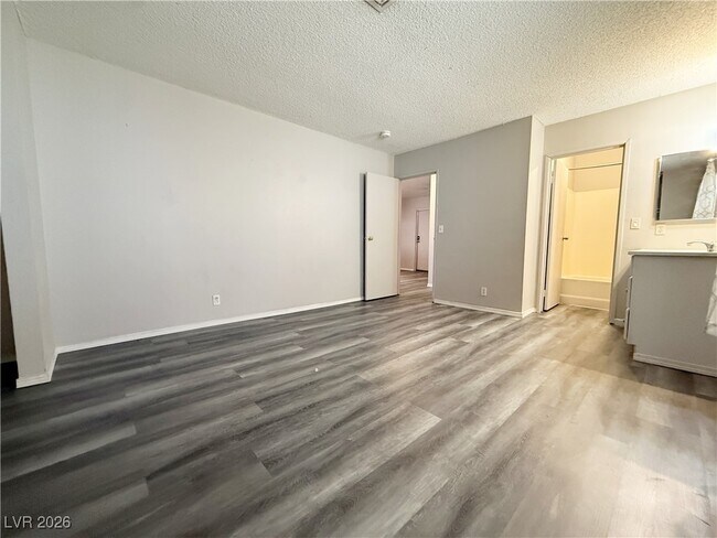 Building Photo - 5206 Golden Ln