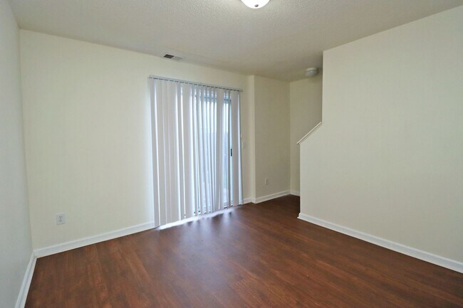 Building Photo - 560 Summit Terrace Court