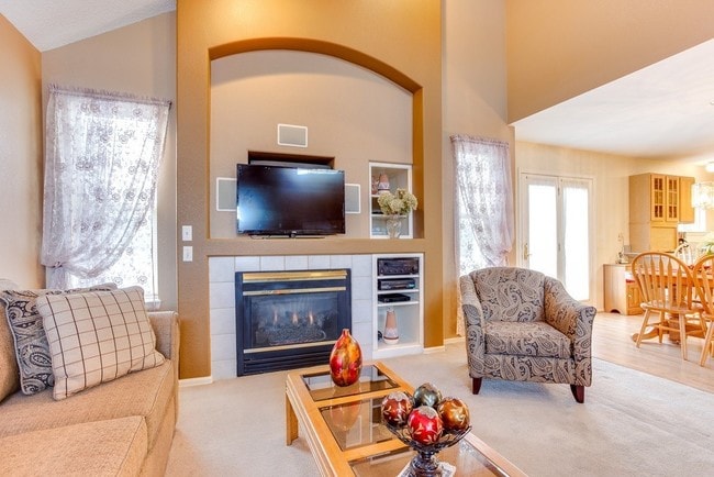 Building Photo - Great 3BR 2.5BA w/ Finished Basement! Excellent Location!