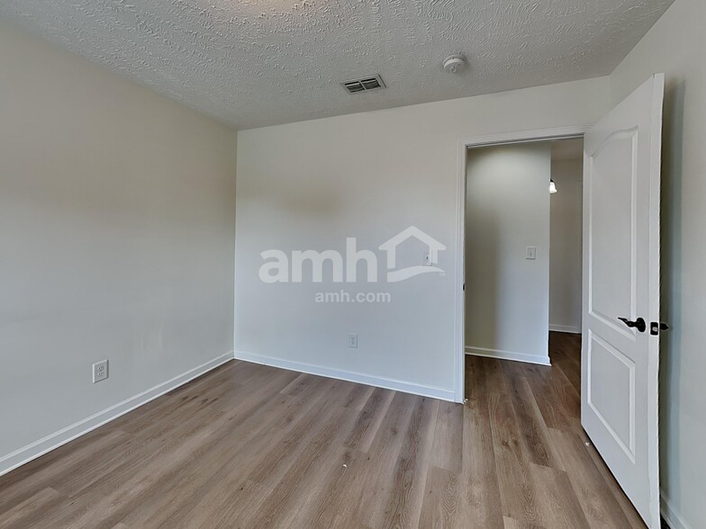 Building Photo - 3053 Bluffhollow Gap