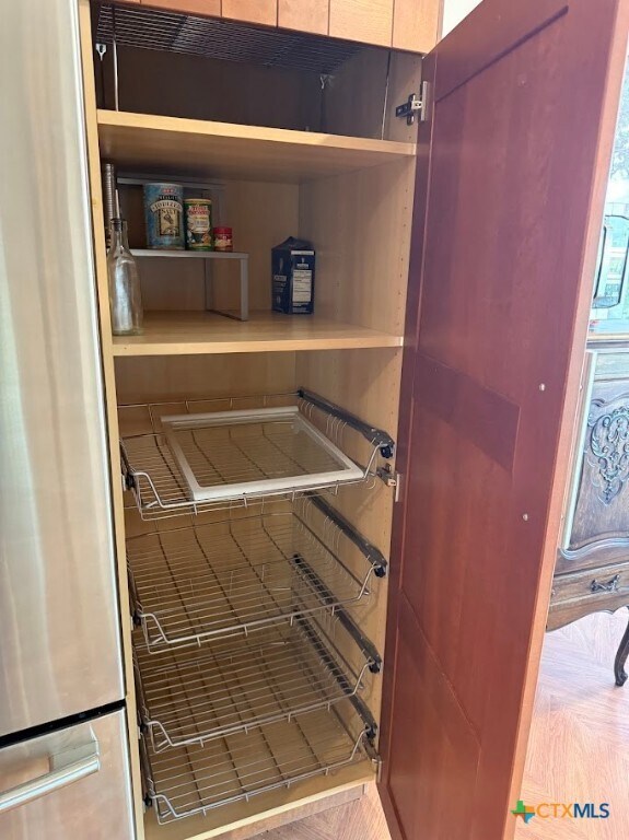 Building Photo - 901 Madrona Dr