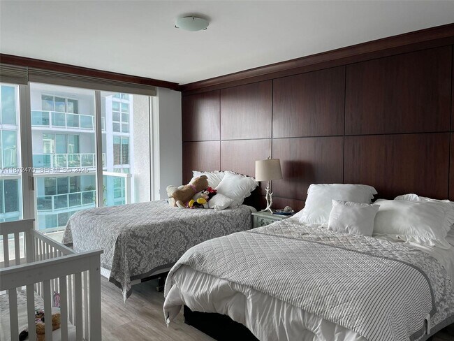 Building Photo - 3201 NE 183rd St