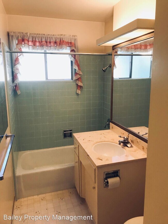 Building Photo - 2 br, 1.5 bath House - 49 Grandview