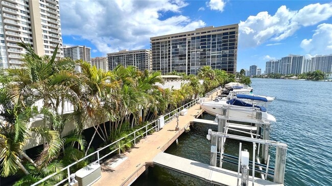 Building Photo - 1965 S Ocean Dr