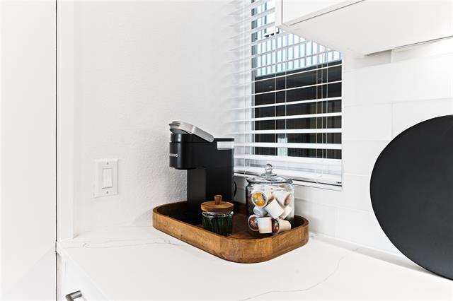 Building Photo - 1906 Annex Ave