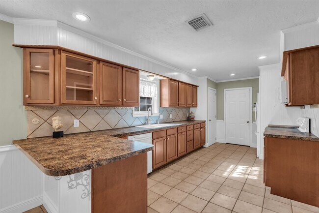 Building Photo - 23826 Farm Hill Dr
