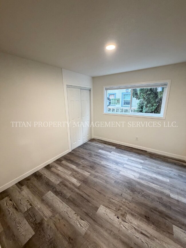 Building Photo - 1135 13th St NE