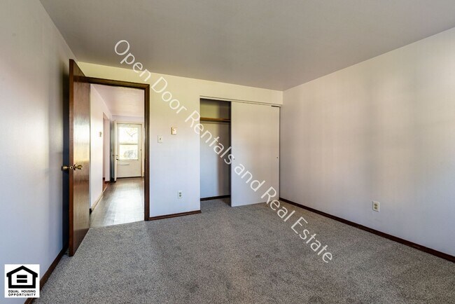 Building Photo - 701-703 Lake Ave