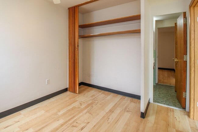 Building Photo - 2BR/1BA Apartment - Near Campus - Swift access to Class! WATER INCLUDED! $1,000/MO