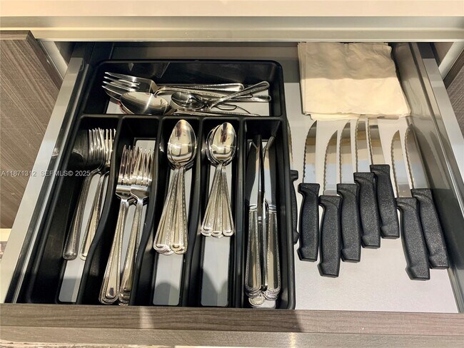 Building Photo - 851 NE 1st Ave