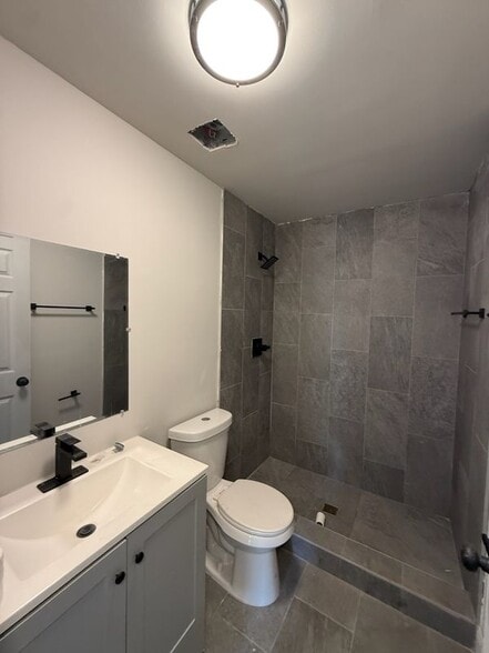 Building Photo - 2806 NW 9th Ct