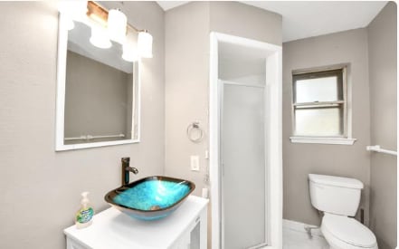 Building Photo - 318 Elm St