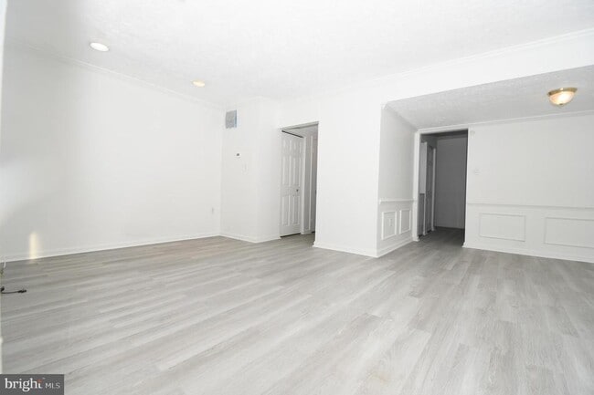 Building Photo - 8635 Union Pl