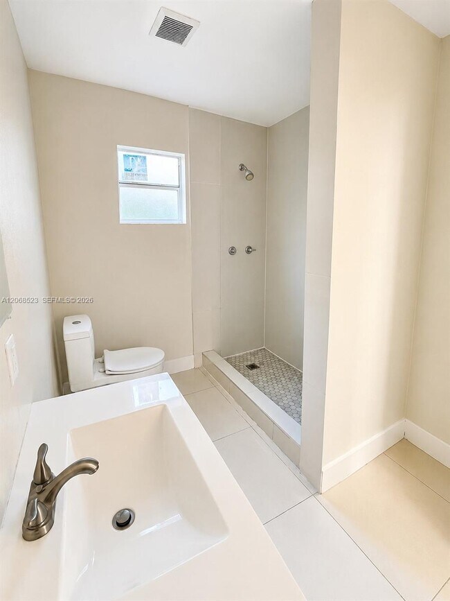 Building Photo - 36 NE 60th Terrace