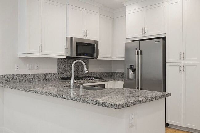 Building Photo - 2116 Solara Ln
