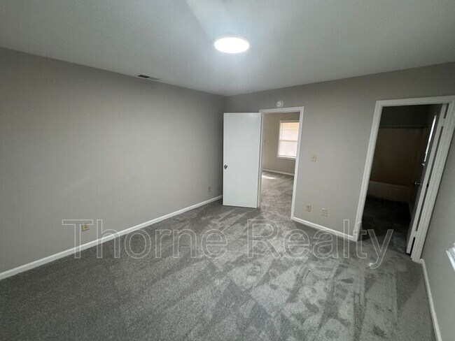 Building Photo - 2265 Sherwood Ave